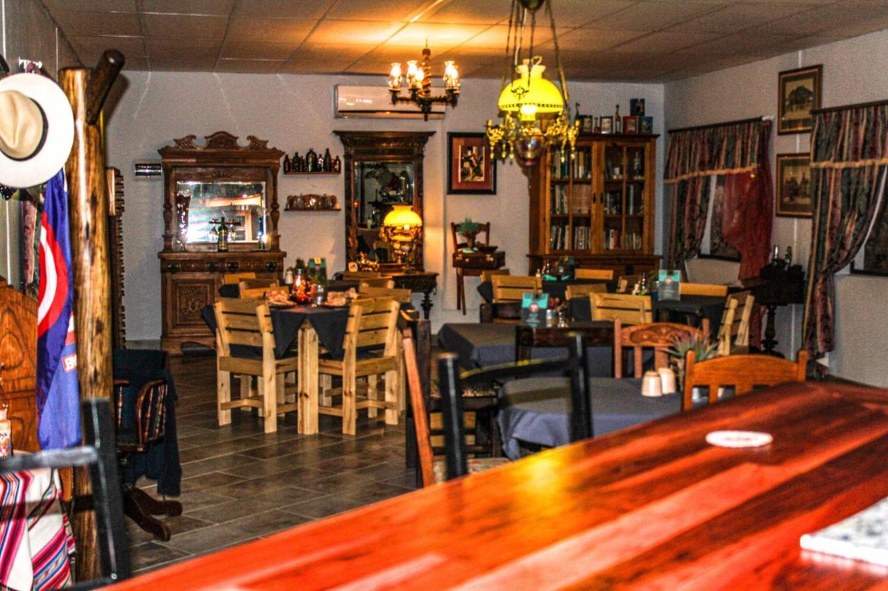 Ann'S Lodge & Camping Kamanjab Eksteriør bilde